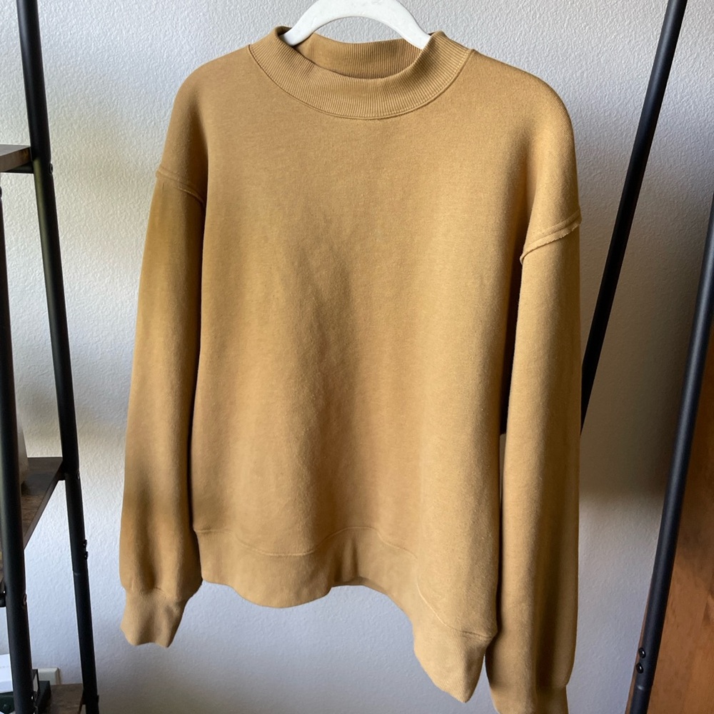 ALO Yoga crewneck sweatshirt